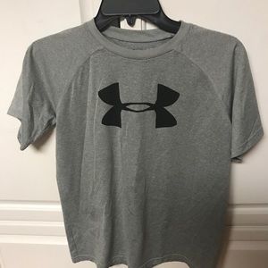 Under Armour “BOYS SIZE YLARGE”